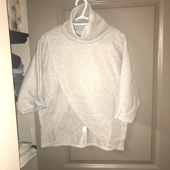 ✨FINAL SALE✨ LAST 2! Turtleneck wrap top - Picture 4 of 5